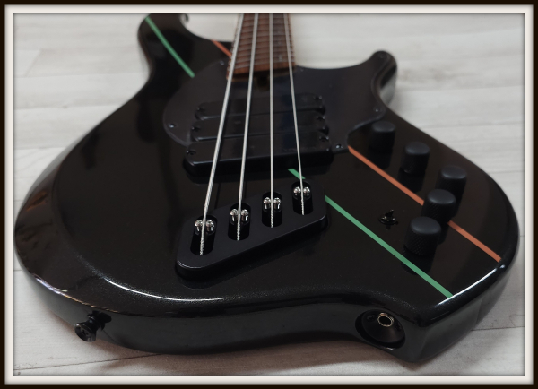 Preview: Dingwall JT3 John Taylor 4-String, Metallic Black, Signature